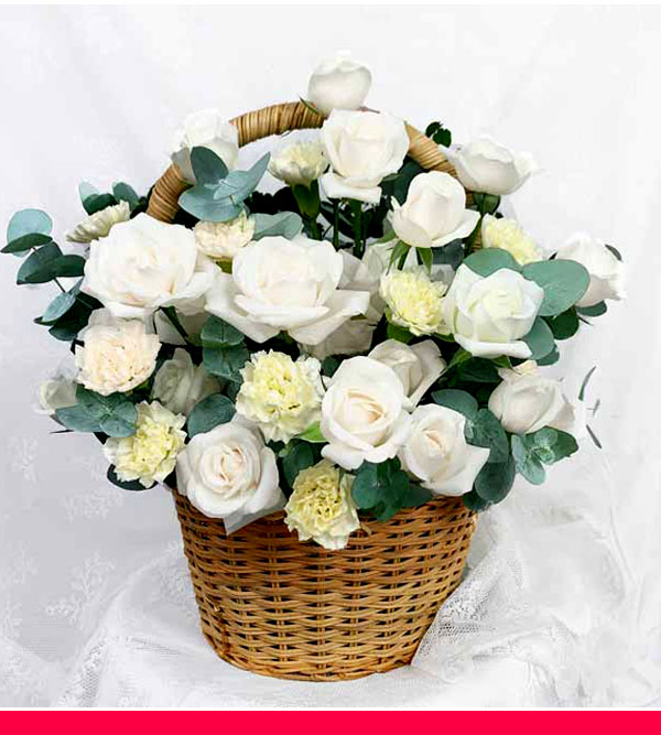 Giỏ hoa hồng trắng cực đáng yêu, dễ thương