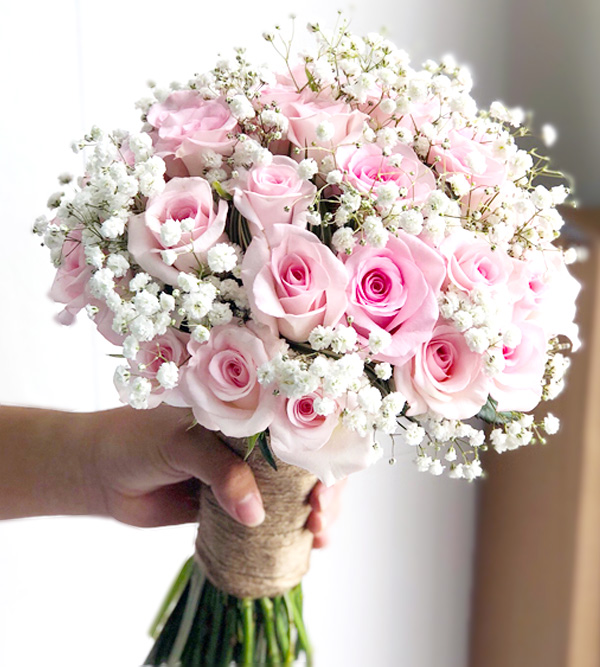 Mẫu hoa cầm tay cô dâu xinh xắn