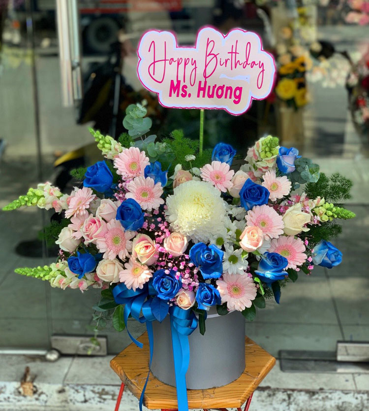 Hộp hoa tươi mừng tặng sinh nhật sang trọng