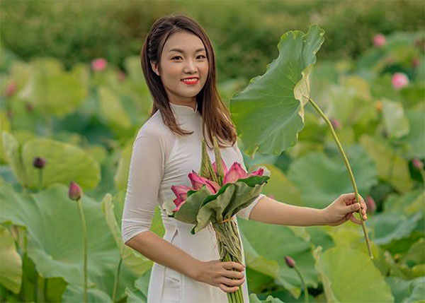 Hình ảnh hoa sen gắn liền với người phụ nữ Việt