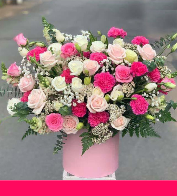 Lẵng hoa gam màu hồng rất dễ thương