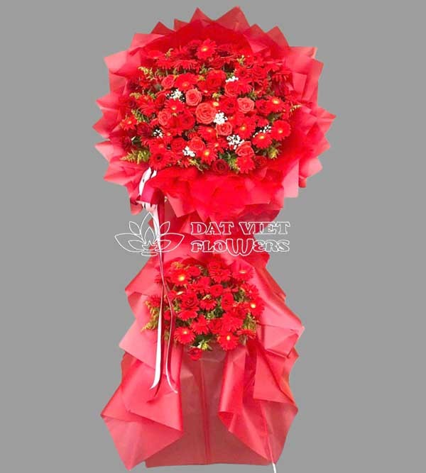 Kệ hoa khai trương dưới 1.000.000 nhưng được thiết kế 2 tầng