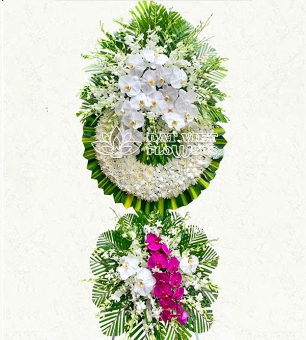 Vòng hoa tang phù hợp cho doanh nghiệp đi viếng đám tang