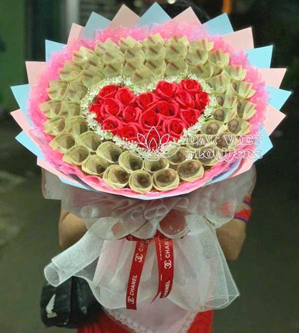 Bó hoa tiền tình yêu chân thành