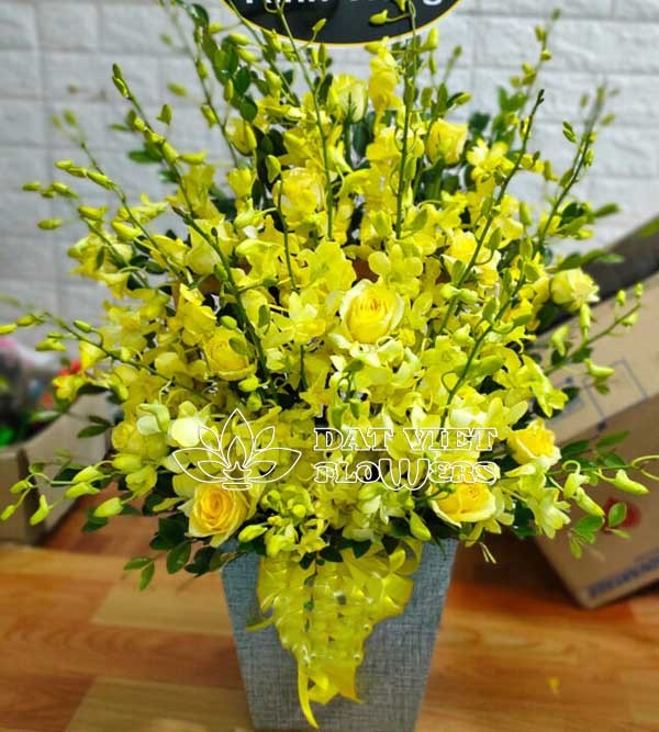 Hoa viếng để bàn tone vàng